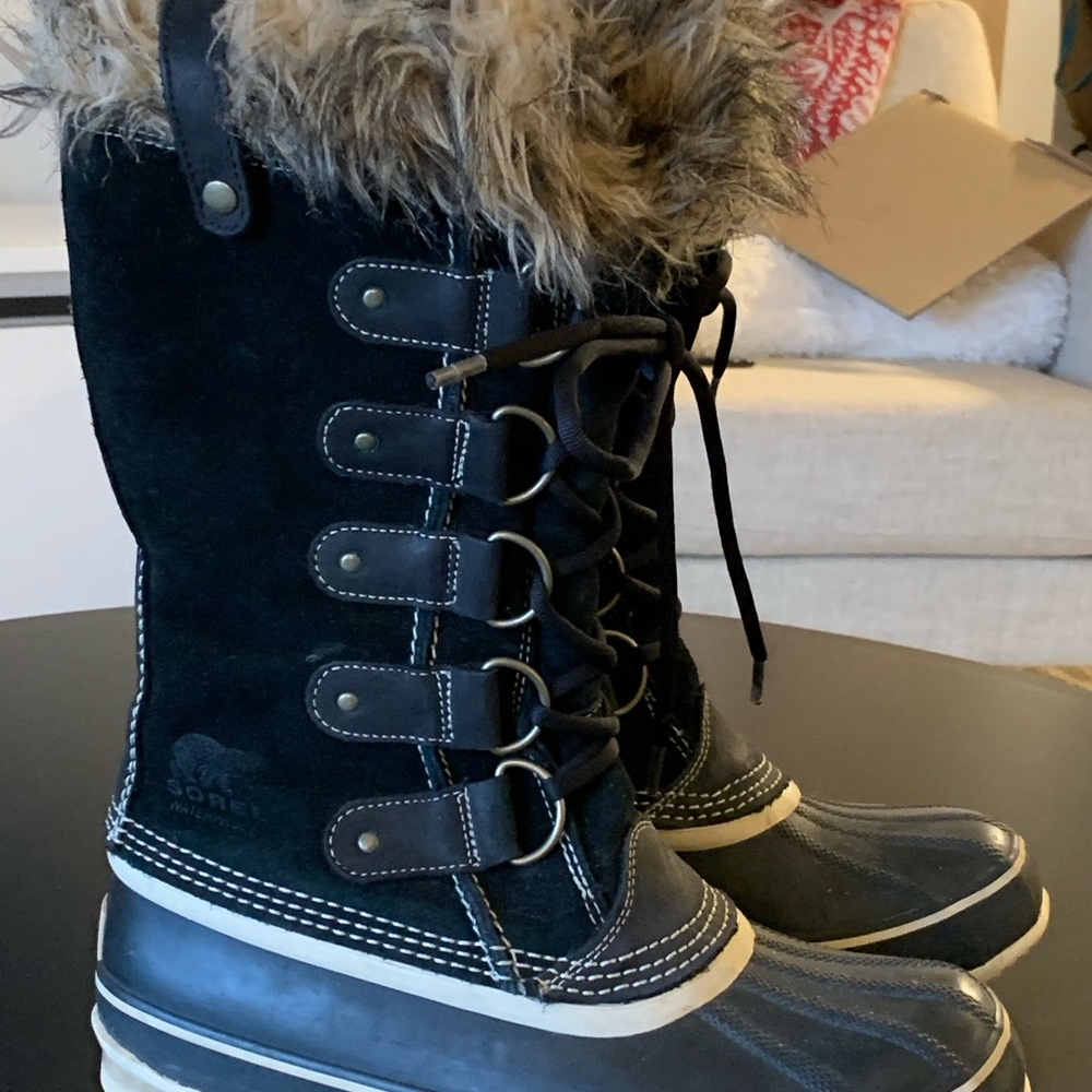 Barely worn Sorel Joan of Arctic winter boots
